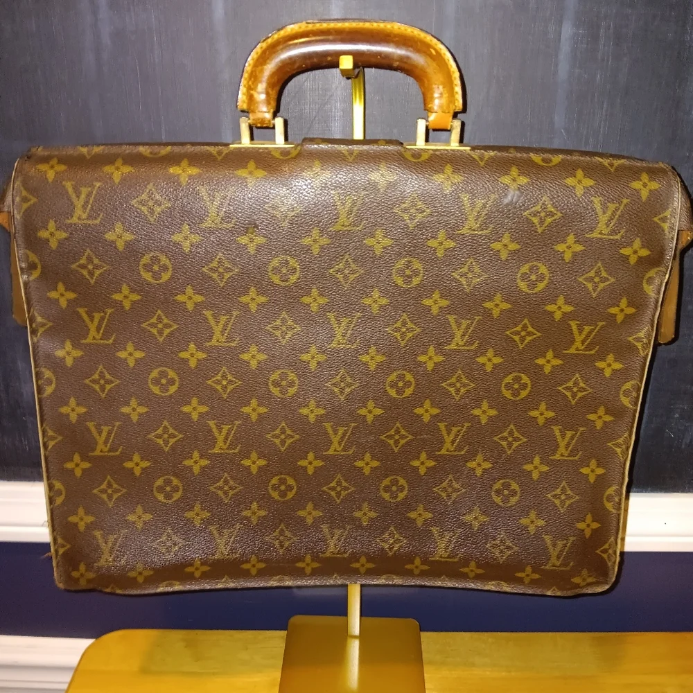 Louis Vuitton has wear